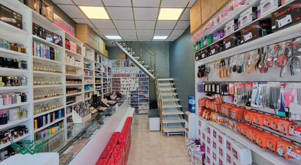 1محیط فروشگاه - درباره دکتر آرایشگر